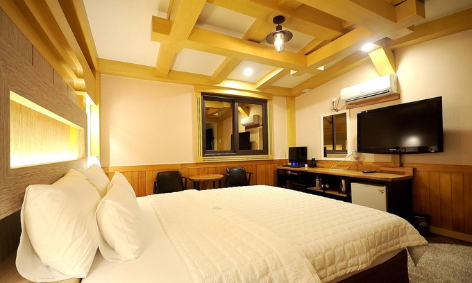 Dongnae District Hotel | Hotel King