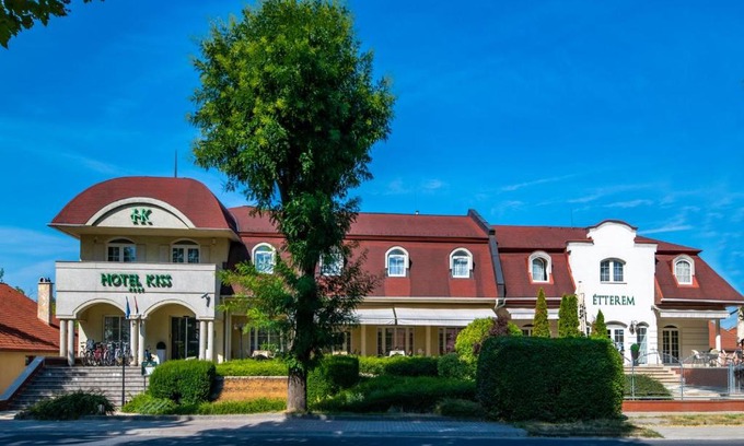 Tata Hotel | Hotel Kiss
