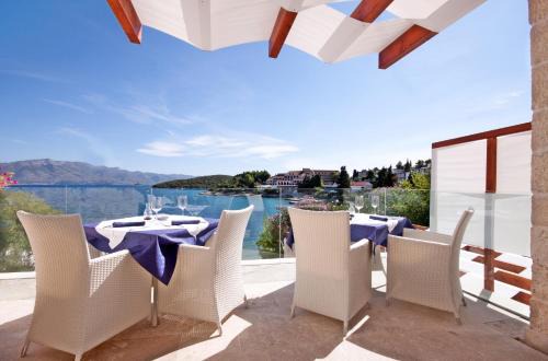 Cove Tri Zala (Zrnovo) Hotel | Hotel Korsal