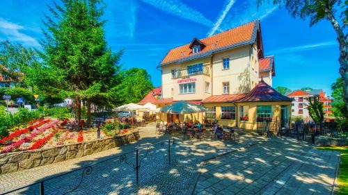 Swieradow-Zdroj Hotel | Hotel Kryształ