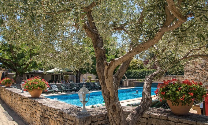 Saint-Martin-d'Ardeche Hotel | Hotel L'escarbille