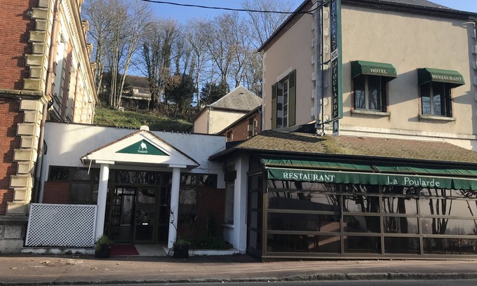 Gien Hotel | HOTEL LA POULARDE