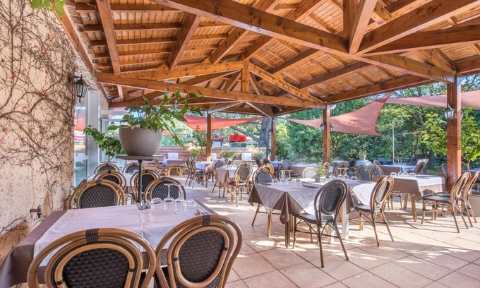 Vallon-Pont-d'Arc Hotel | Hotel Le Clos des Bruyeres