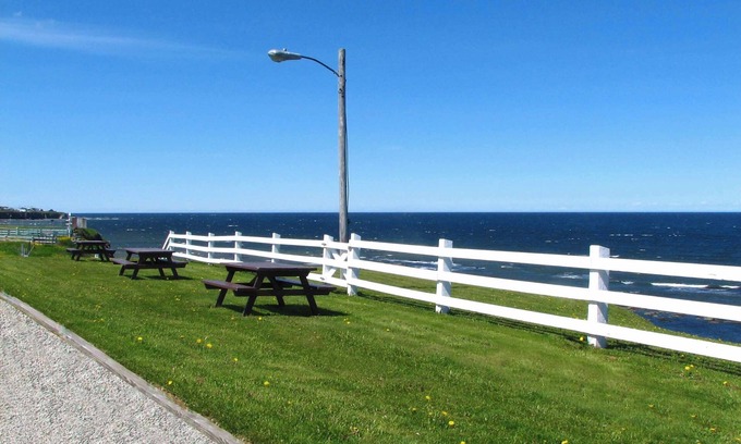 Cap-des-Rosiers Hotel | hotel le pharillon