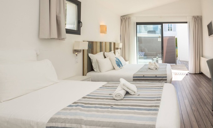 Saint-Pierre-d'Oleron Hotel | Hotel Le Square