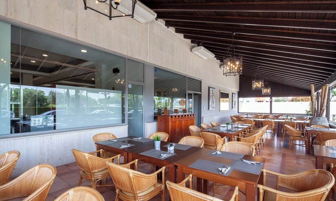 Sanlúcar la Mayor Hotel | Hotel Leflet Sanlúcar