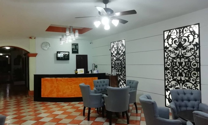 Centro comercial Shopping Centro Pinda Hotel | Hotel Los Girasoles