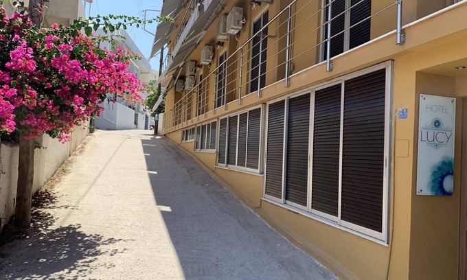 Agia Marina Casa | HOTEL LUCY JUNTO AL MAR