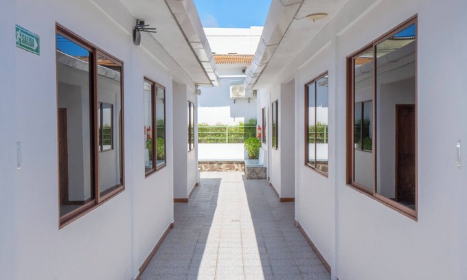 Puerto Baquerizo Moreno Hotel | Hotel Mar Azul