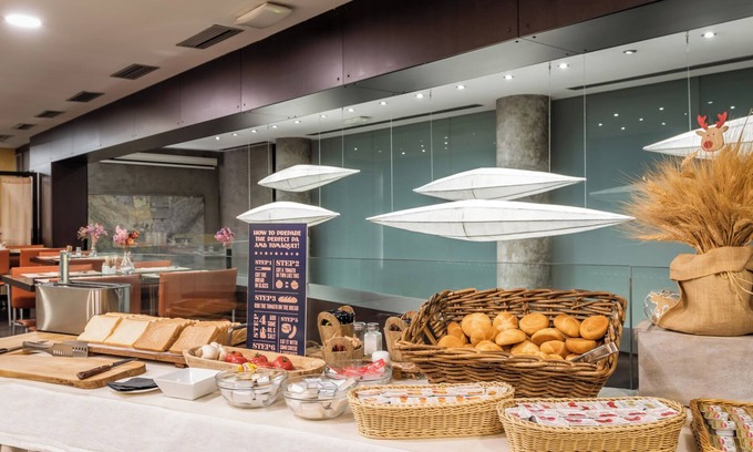 Collblanc y La Torrassa Hotel | Hotel Madanis Liceo
