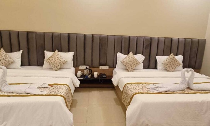 Mathura Hotel | Hotel Madhavam