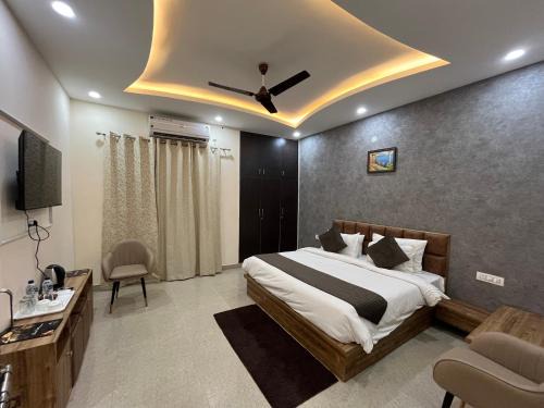 Vrindavan Hotel | Hotel Mango Tree, Vrindavan