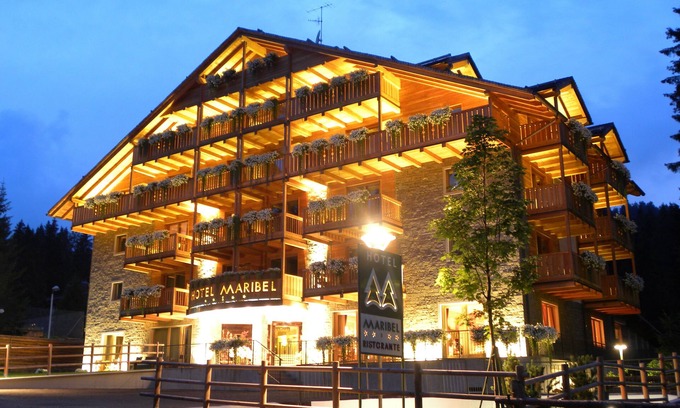 Campo Carlo Magno Hotel | Hotel Maribel