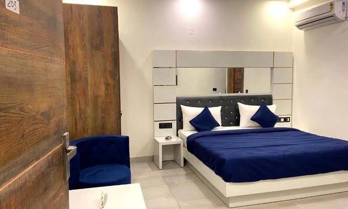 Sector 27 Hotel | Hotel Metro Stay by f9 hotels