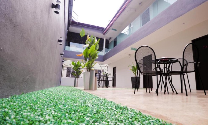 Taman Pertama Hotel | Hotel Mezzo
