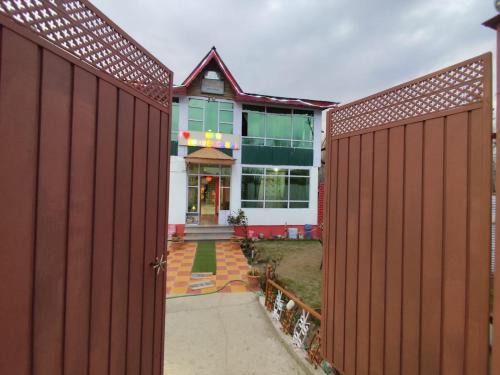 Srinagar Hotel | Hotel New Heaven Canal
