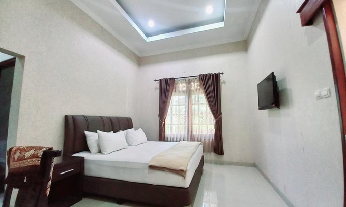 Bangkalan Hotel | Hotel Ningrat Syariah near Alun Alun Bangkalan