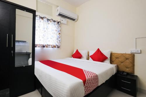Rau Hotel | Hotel O Aashirwad