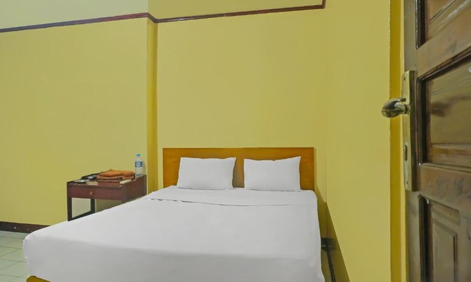 Kalimantan Hotel | Hotel O Adam Kost SyariahNearWisata Jembatan Barito
