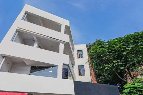 Gomti Nagar Hotel | Hotel O Gomti Nagar Near Malhaur Railway Station