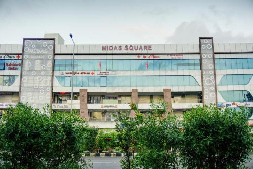 Surat Hotel | Hotel O Laxmi Kuber