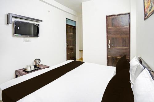 Noida Hotel | Hotel O Rooftop Castle