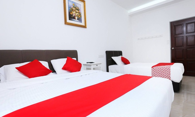 Taman Kota Masai Hotel | OYO 89772 Roselyn Inn