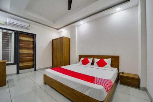 Bhopal Hotel | Hotel O Swastik