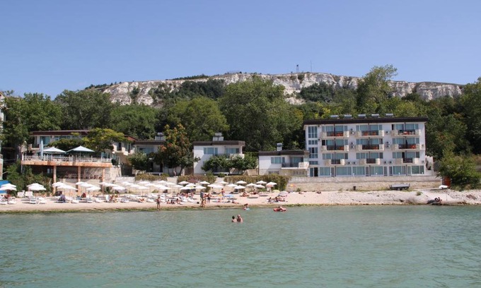 Balchik Hotel | Hotel Oasis - Beach Access