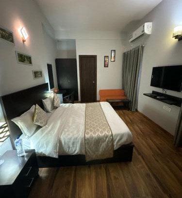 Mathura Apartamento | Hotel omaxe enternity near by prem mandir