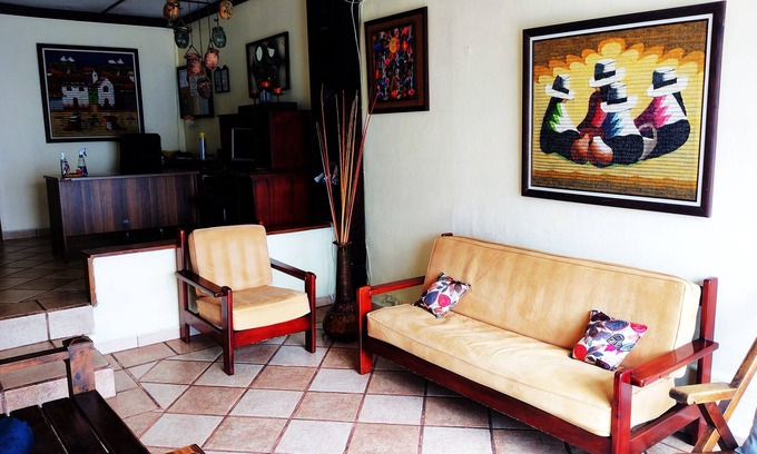 Carmen Cama Y Desayuno | Hotel Pacande only 2km from airport Costa Rica