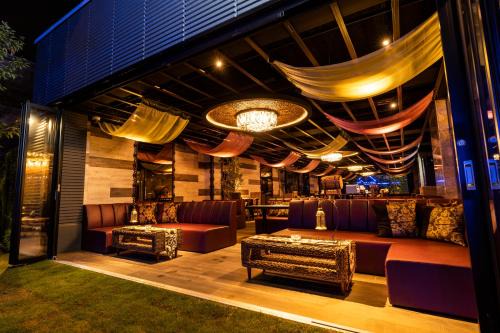 Hyakunincho Hotel | Hotel Petit Bali Garden Shin Okubo - Shinjuku Sta 15min walk -
