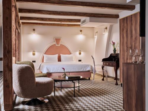 Srodmiescie Hotel | Hotel Pietryna