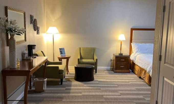 Laurel Casa | Hotel Pinehurst- Central Ave Suite 208
