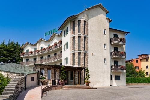 Cerro Veronese Hotel | Hotel Pineta