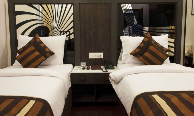 Karol Bagh Hotel | Hotel Pitrashish Premium