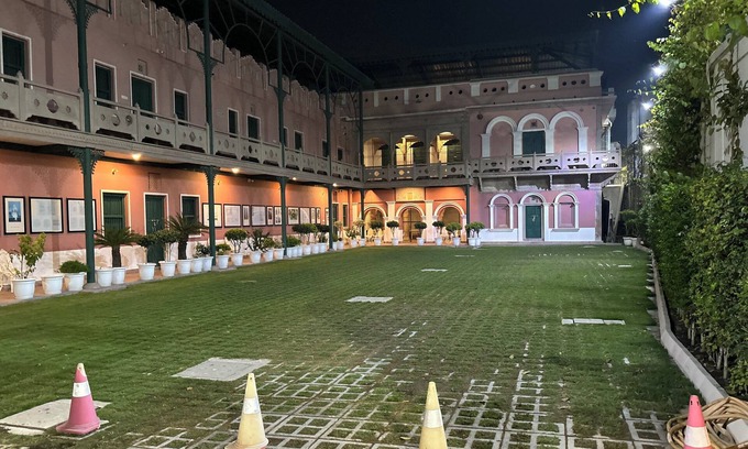 Varanasi Hotel | Hotel Pradeep