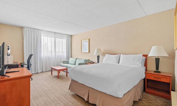 Southwest Calgary Hotel | Hotel Queen Suite near Parking, AC, Gym, Pool
