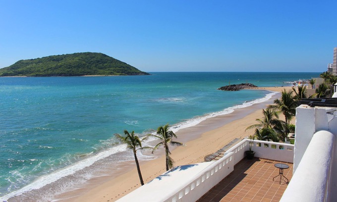 Zona Dorada Hotel | Hotel Quijote Inn