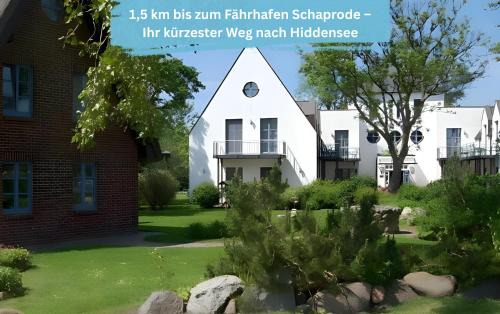 Schaprode Hotel | Hotel Rügenschmiede vis a vis Hiddensee