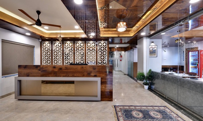 Dwarka Hotel | Hotel Radhika