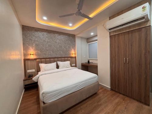 Varanasi Hotel | Hotel Ravindraya Residency