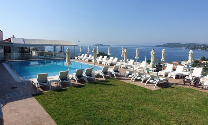 Skiathos Town Hotel | Hotel Rene