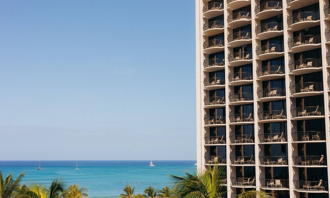 Waikiki Hotel | Hotel Renew