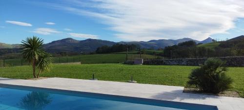 Saint-Jean-Pied-de-Port Hotel | Hotel Restaurant Pecoitz