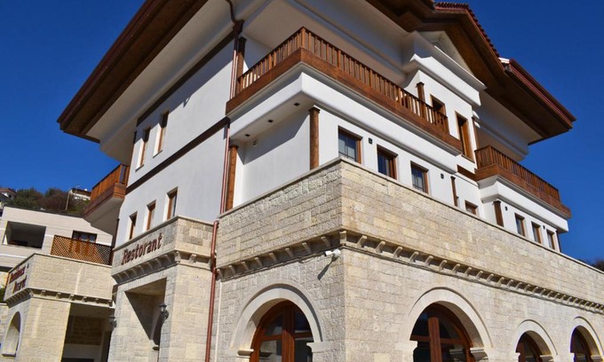 Berat Hotel | Hotel Rezidenca Desaret