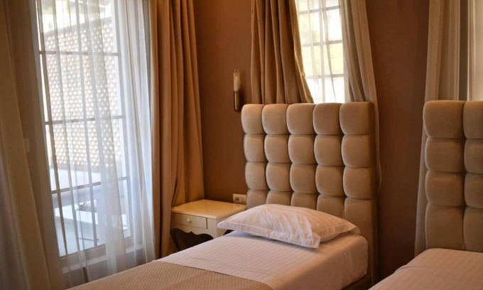 Berat Hotel | Hotel Rezidenca Desaret