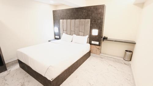 Goregaon West Casa | Hotel Richie Residency