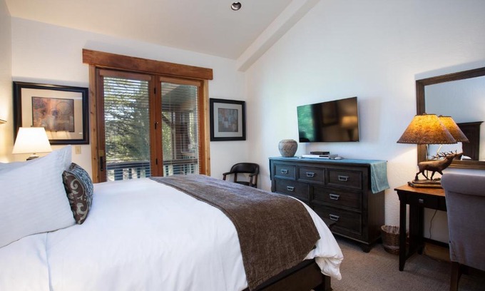 Deer Valley Hotel | Hotel Room - The Lodges at Deer Valley Hotel Room