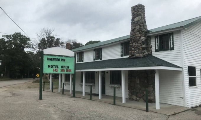 Grayling Hotel | Hotel room with Ausable River access 2 queen beds